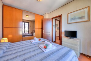 2 bedrooms, free WiFi, bed sheets - Laura's Cozy Apartment Stresa Center (Stresa)