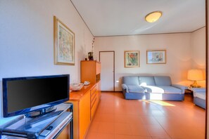 Living area - Laura's Cozy Apartment Stresa Center (Stresa)