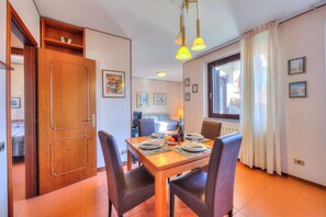 อพาร์ทเมนท์สำหรับครอบครัว, หลายห้องนอน (Laura's Cozy Apartment Stresa Center) | ร้านอาหาร