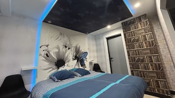 Deluxe Double or Twin Room | In-room dining