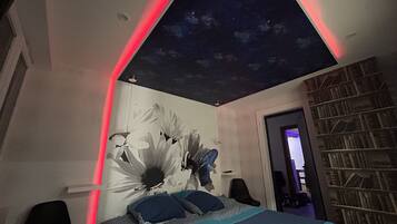 Deluxe Double or Twin Room | In-room dining
