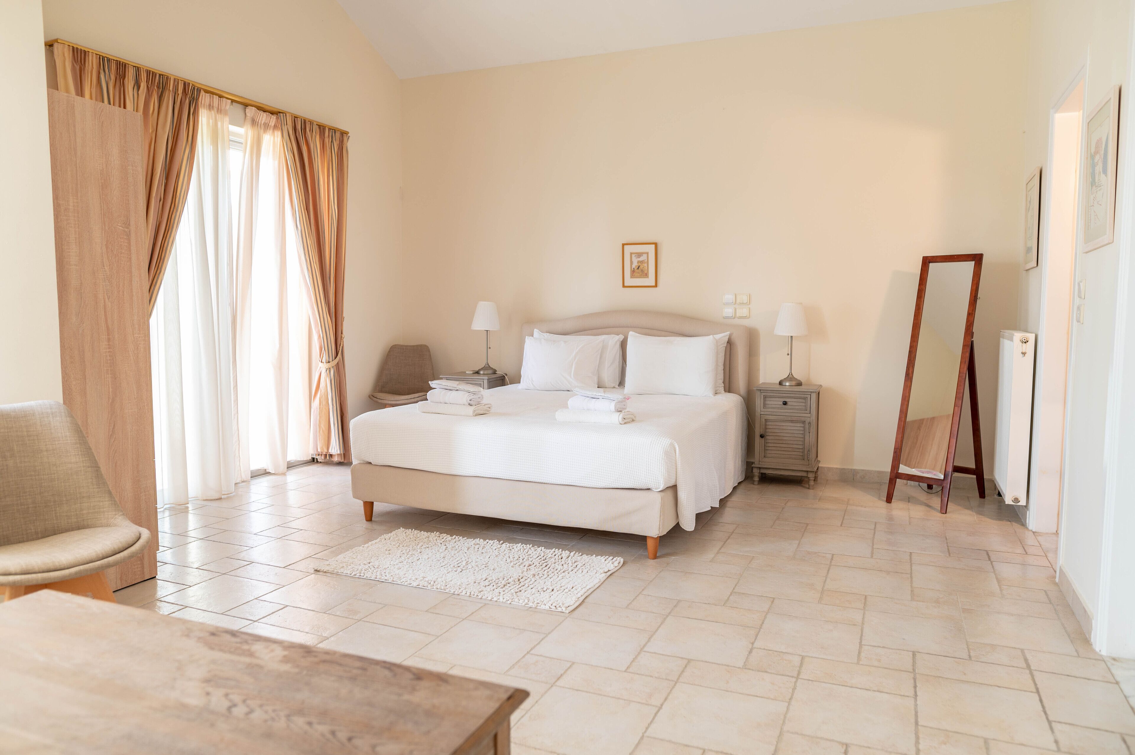 5 habitaciones, ropa de cama de alta calidad y cortinas blackout 