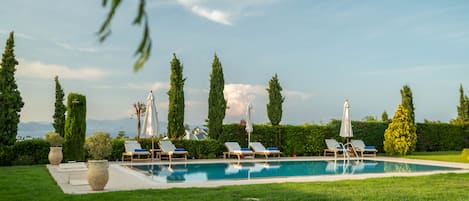 Luxury Villa | Terrace/patio