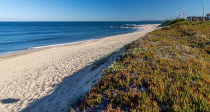 Oceanfront 3BR Apt 20m from calm Beach