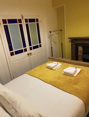 4 bedrooms, WiFi, bed sheets