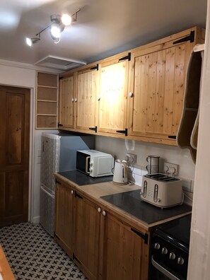Private kitchen - Coronation Place (Aberfan)
