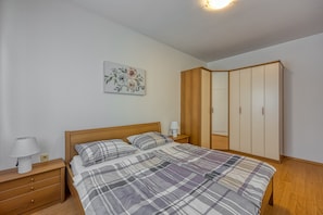 Casa geminada família, várias camas (Holiday Home Nadia) | 2 quartos, roupa de cama