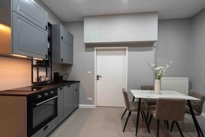 Wasserkocher mit Kaffee-/Teezubehör, Kochgeschirr/Geschirr/Besteck