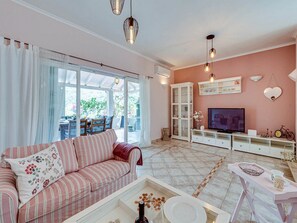 Villa (Six Bedroom Villa with Swimming Pool) | Living room | TV - Villa Angela (Lastovo)