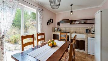 Villa (Six Bedroom Villa with Swimming Pool) | Cucina privata | Frigorifero