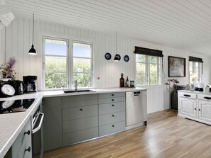 Refrigerador, horno, parrilla de estufa y lavavajillas