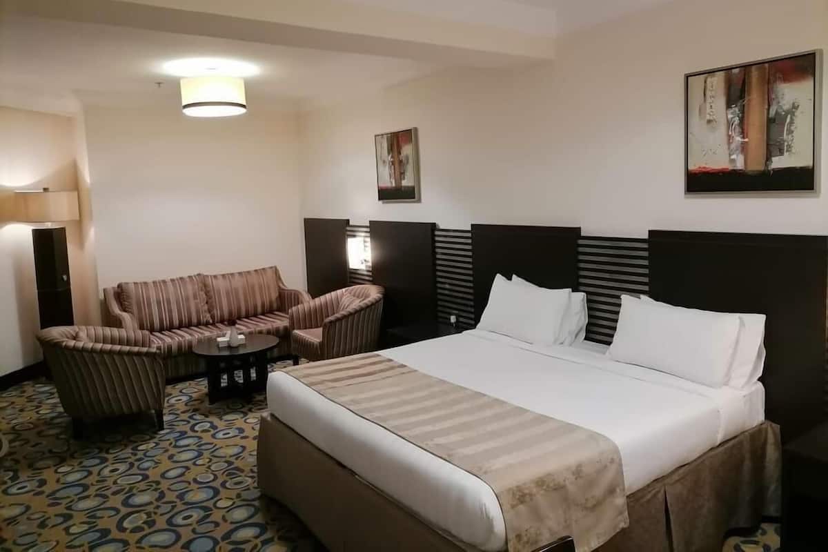 Suite | 1 bedroom, in-room safe, desk, soundproofing