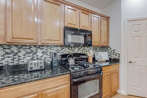 Fridge, microwave, oven, stovetop - Relax & unwind w/all the comforts of home. (Rio Rancho)
