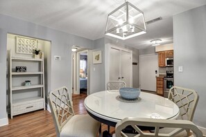 Condo, 2 Bedrooms | Dining