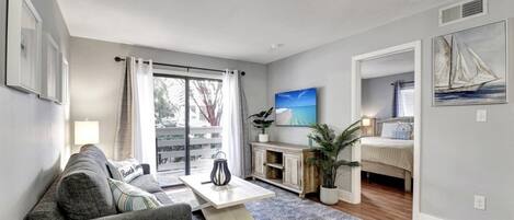 コンドミニアム 2 ベッドルーム | リビング エリア