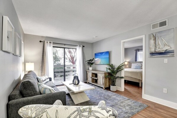 Condo, 2 Bedrooms | Living area