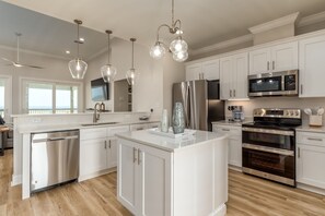 House, 5 Bedrooms | Private kitchen | Fridge, coffee/tea maker, toaster