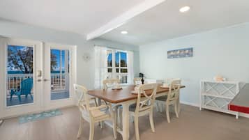 Apartment, 2 Bedrooms | Dining