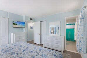 2 bedrooms, individually decorated, individually furnished - Coquina Cottage B 2 Bedroom Home by RedAwning (Anna Maria)