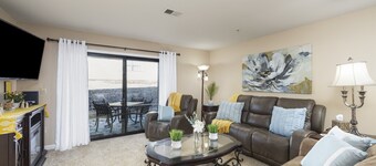 Location! No Stairs! Near Heart of Branson