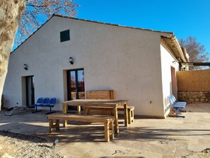 Outdoor dining - Bastidette Domaine la Tapie de Bouchet-en Camargue (Arles)