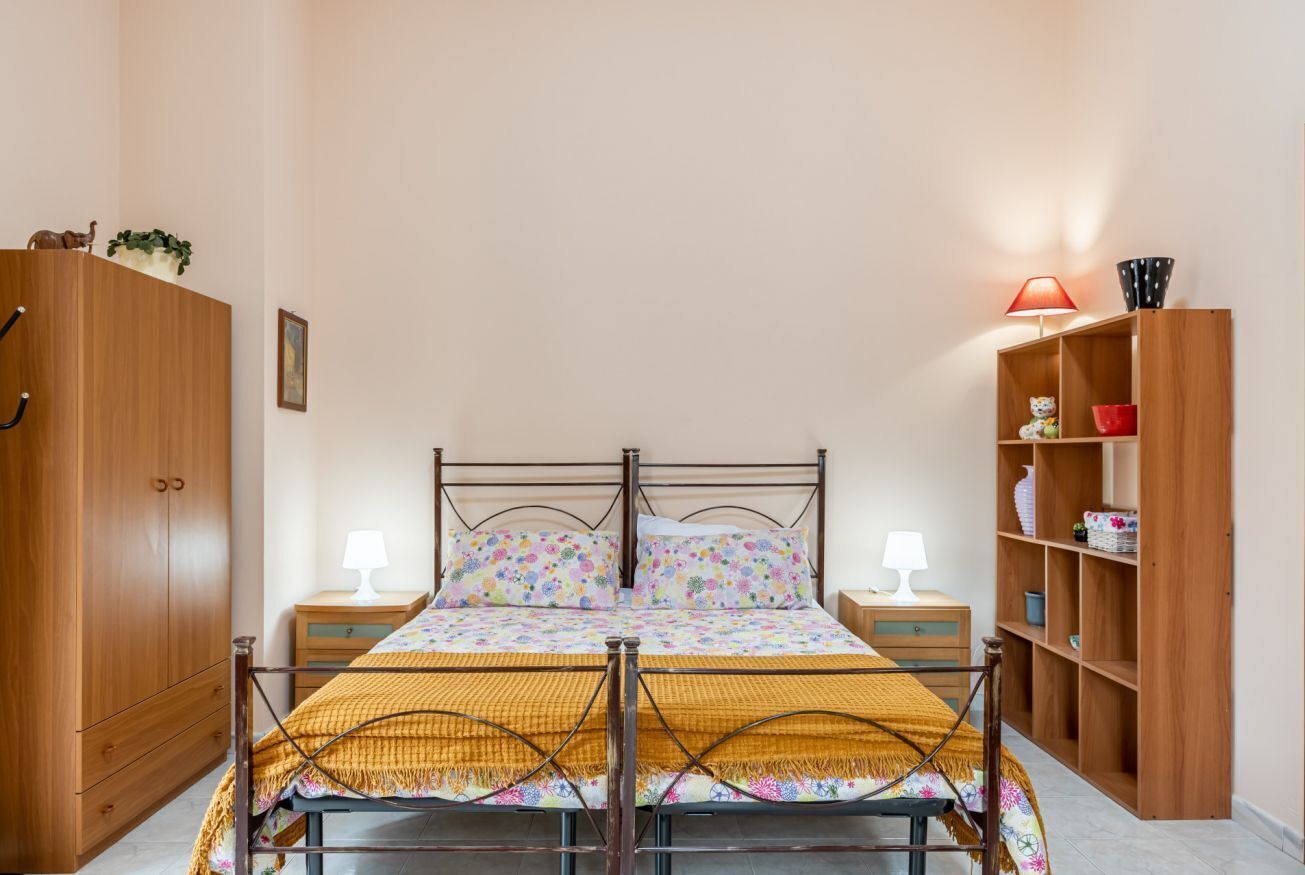 1 habitación, tabla de planchar con plancha y acceso a internet 