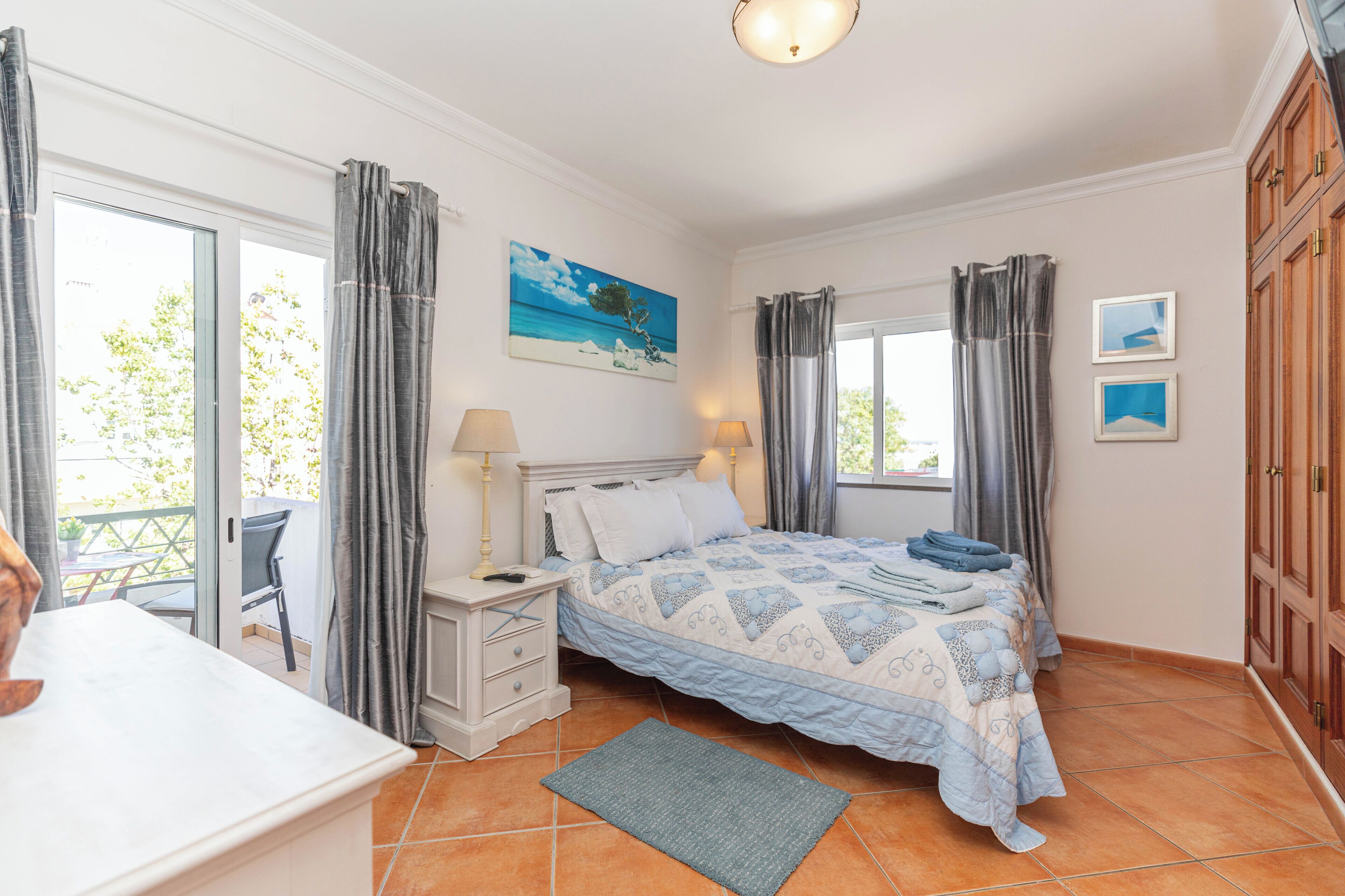 4 Schlafzimmer, Zimmersafe, Bügeleisen/Bügelbrett, Reisekinderbett