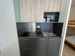 Réfrigérateur, micro-ondes, lave-vaisselle