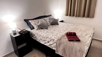 2 habitaciones, tabla de planchar con plancha y cuna de viaje