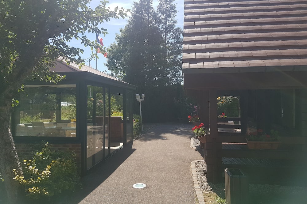 CHALET LION
