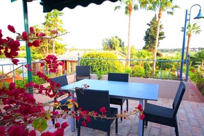 تناول الطعام بالخارج