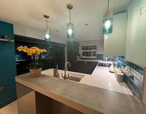 Fridge, microwave, oven, stovetop - Cottage With Stunning Views and hot tub (Oswestry)