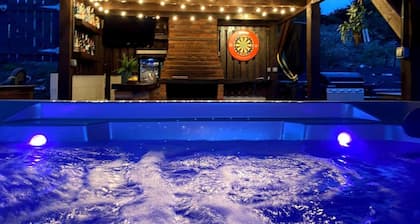 Cottage With Stunning Views and hot tub