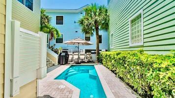 Een verwarmd zwembad