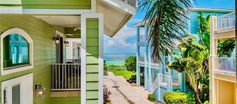 FL Luxury Beach House - steps to the beach