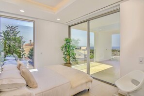 3 bedrooms, desk, iron/ironing board, travel crib - Ocean view Architectural Modern Villa (Luz)