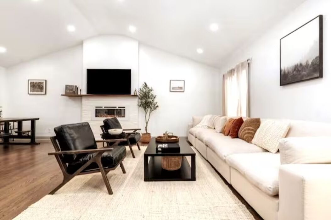 Cozy Escape! Modern/luxe Style W/2 Master En Suites-fireplace-fenced- Southpark! - Charlotte, NC