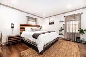 5 chambres, bureau, fer et planche à repasser, lit parapluie