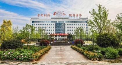 Moon Bay Hotel (Linyi Jinqueshan Road)