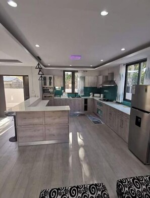 Private kitchen - Splendid 4-bedrooms villa private pool near beach (Flic en Flac)