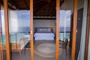 Premium bedding, minibar, desk, free WiFi