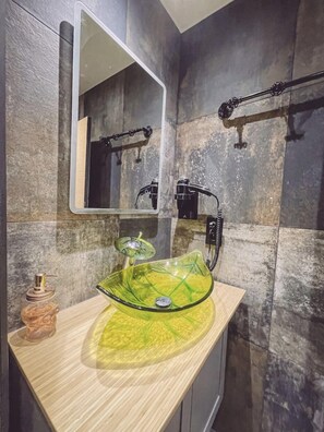 Economy Apartment, 1 Bedroom, Non Smoking | Bathroom - Appartement Tassigny Gare (Epinal)