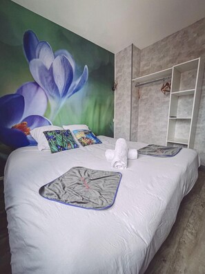 Economy Apartment, 1 Bedroom, Non Smoking | 5 bedrooms, premium bedding, Select Comfort beds, minibar