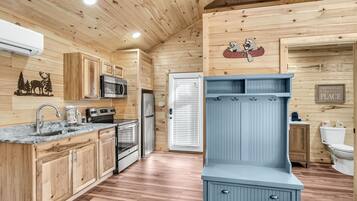 Réfrigérateur, micro-ondes, cafetiÚre/bouilloire