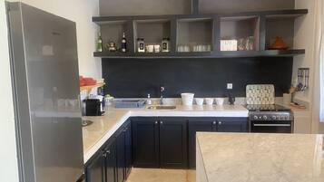 Réfrigérateur, micro-ondes, four, lave-vaisselle