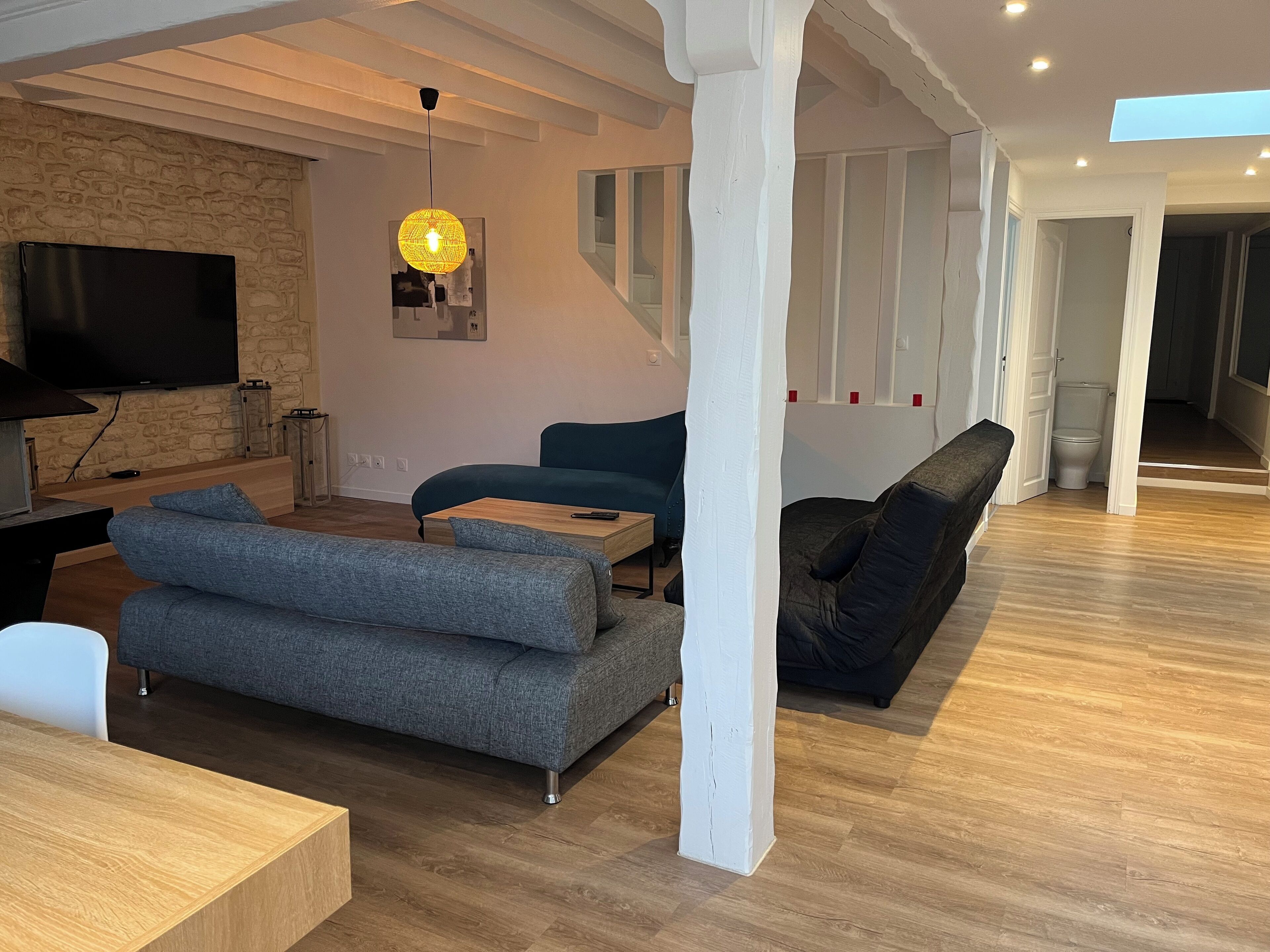 Télévision, cheminée