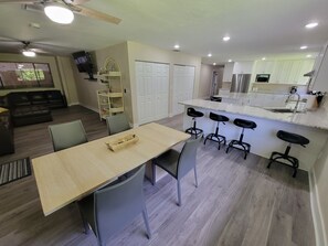 Fridge, microwave, oven, stovetop - Heated Pool, Shopping, Restaurants, Beach's, Southern Exposure (Naples)