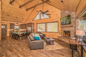 テレビ、暖炉、テレビゲーム