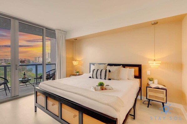 1 habitación, tabla de planchar con plancha, cuna de viaje y wifi