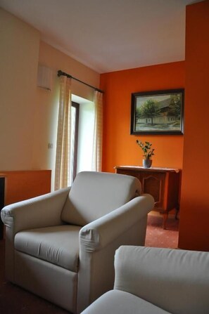 Studio Suite | In-room safe, desk, laptop workspace, iron/ironing board - Vila Podvin (Radovljica)